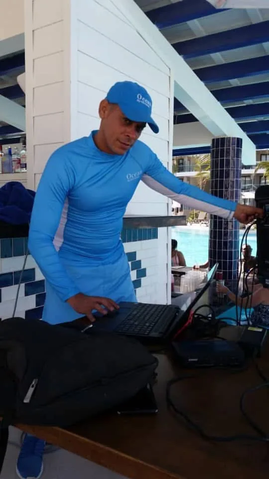 Sandy trabajando en Jamaica